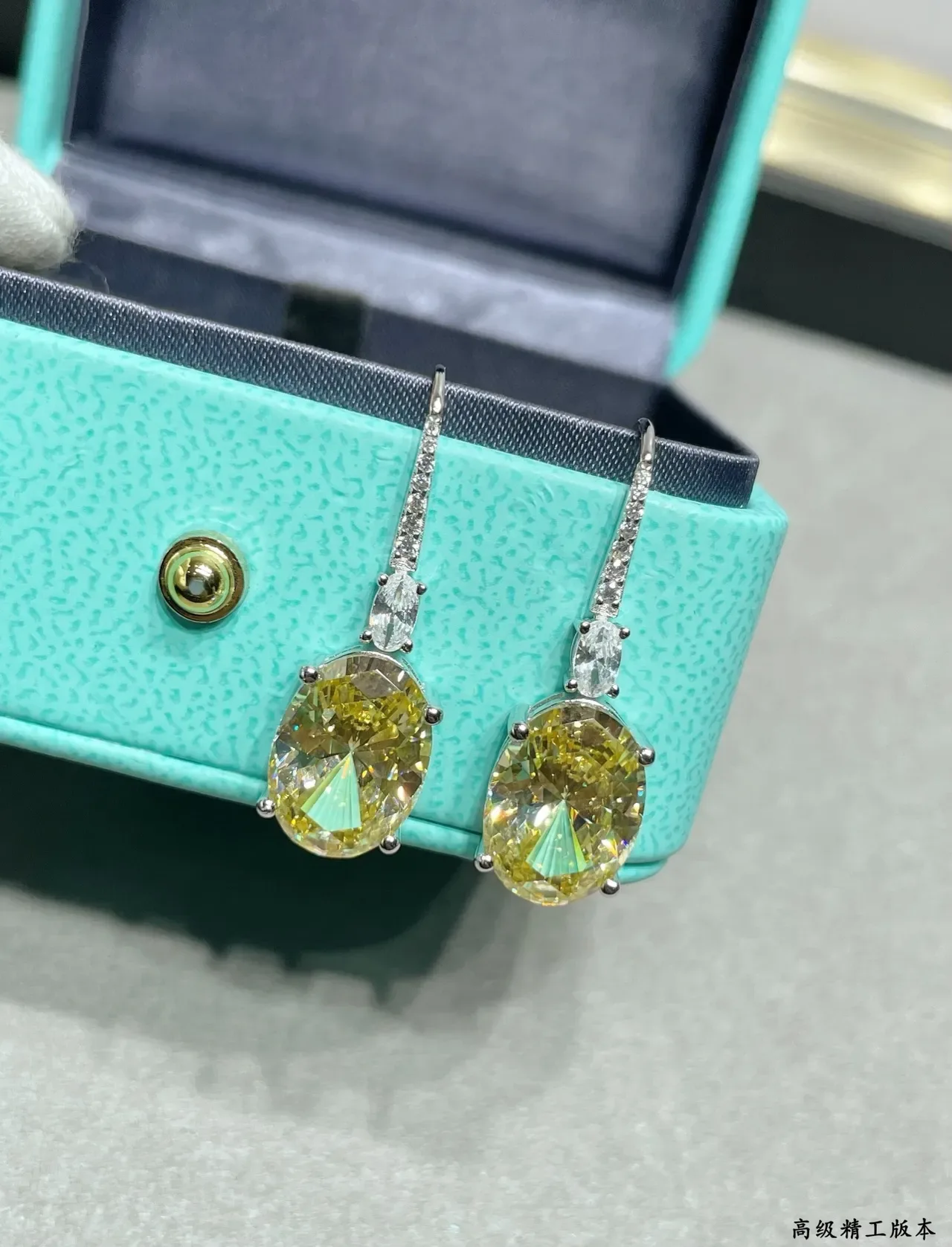 Tiffany & Co. 椭圆形黄色宝石坠耳 7