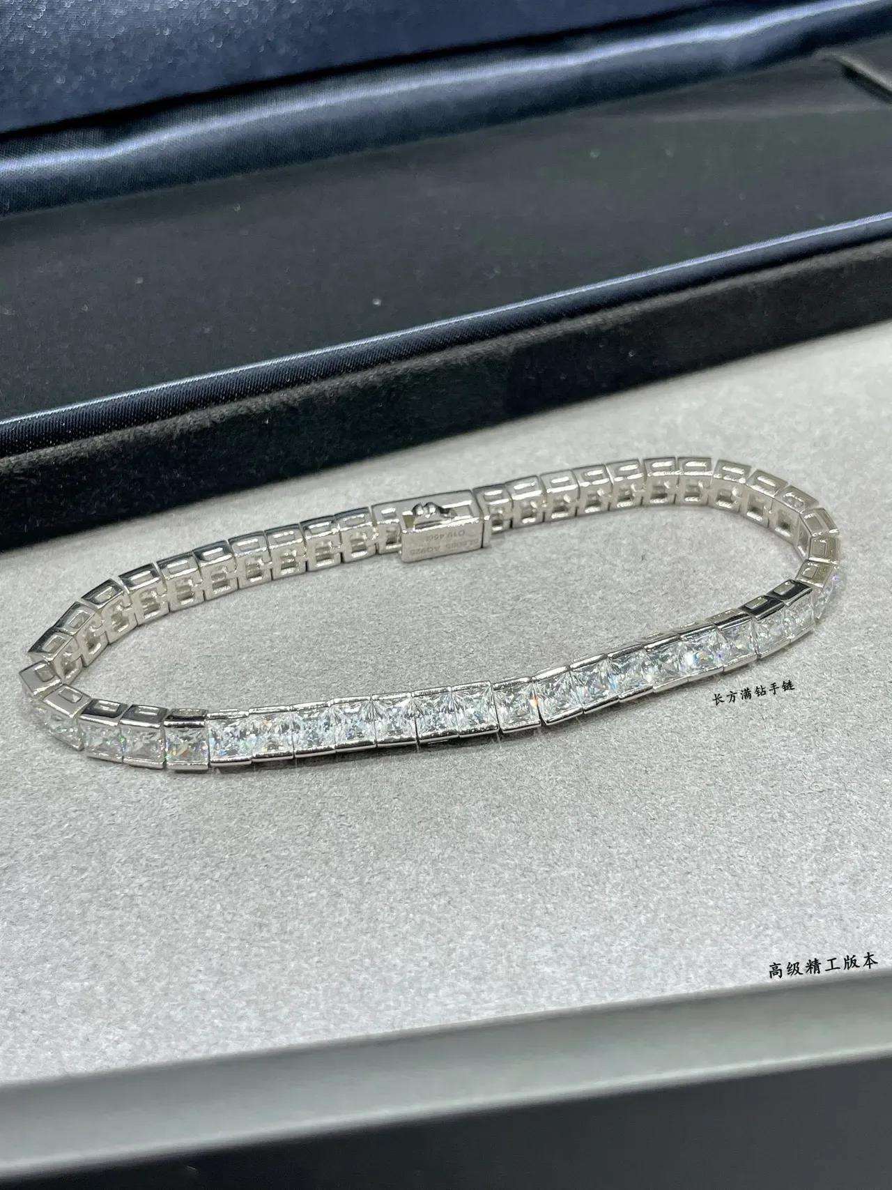 Tiffany & Co. चांदी पारदर्शी आयताकार लिंक Full-Pavé ब्रेसलेट 3