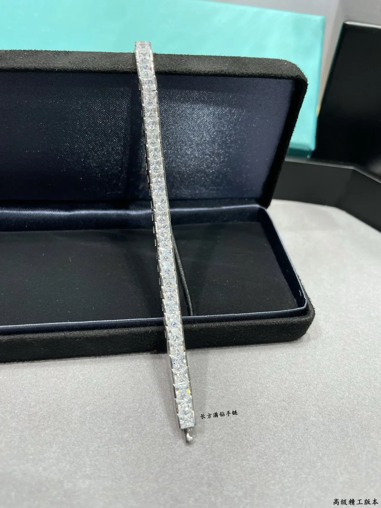Tiffany & Co. चांदी पारदर्शी आयताकार लिंक Full-Pavé ब्रेसलेट 4