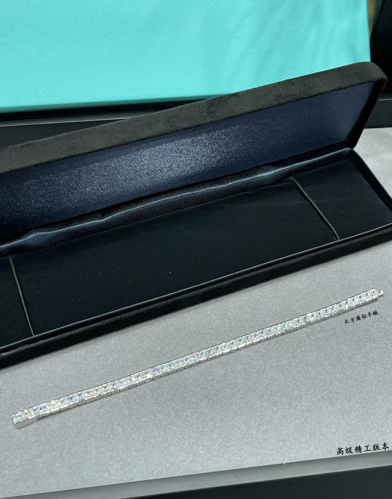Tiffany & Co. चांदी पारदर्शी आयताकार लिंक Full-Pavé ब्रेसलेट 8