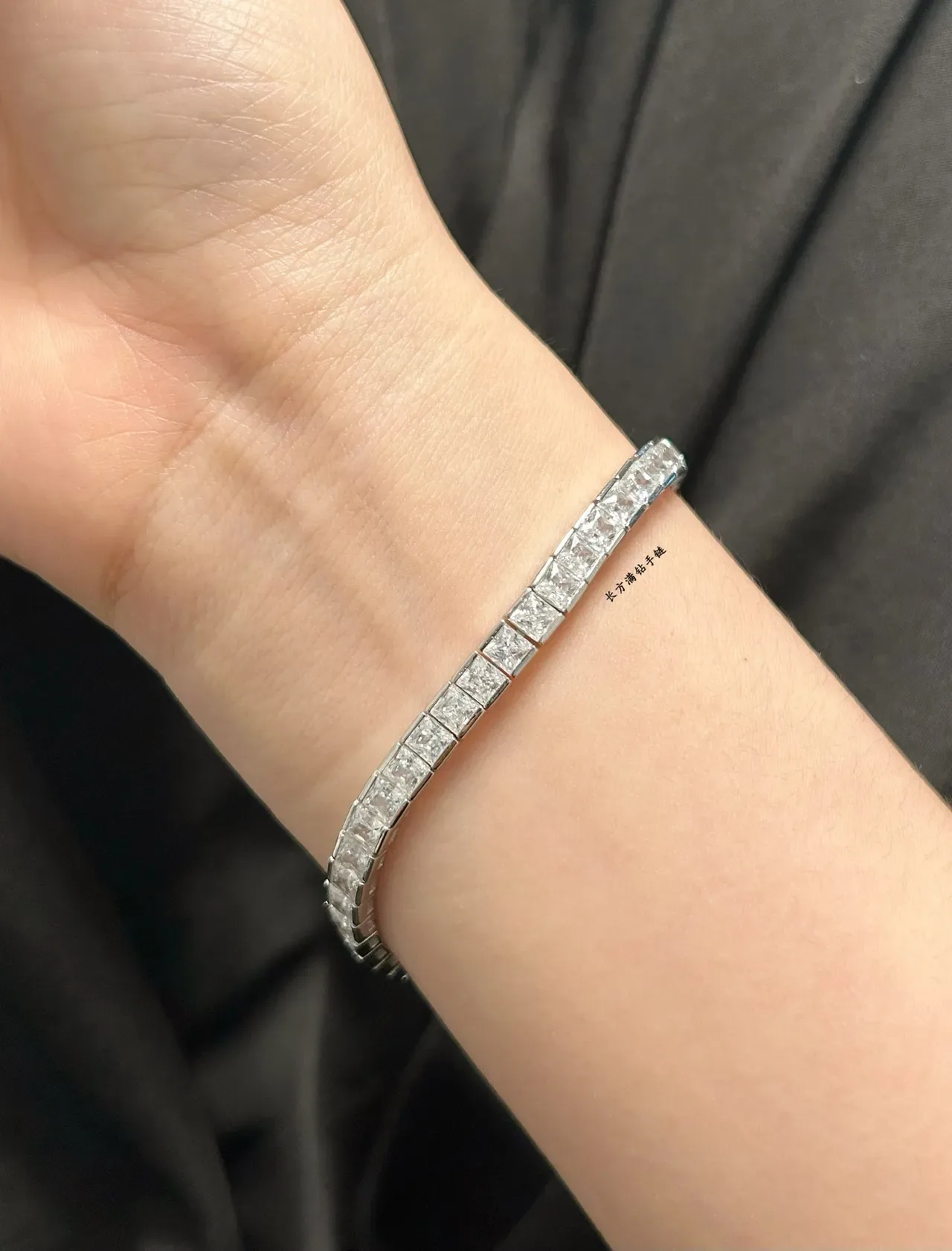 Tiffany & Co. चांदी पारदर्शी आयताकार लिंक Full-Pavé ब्रेसलेट 9