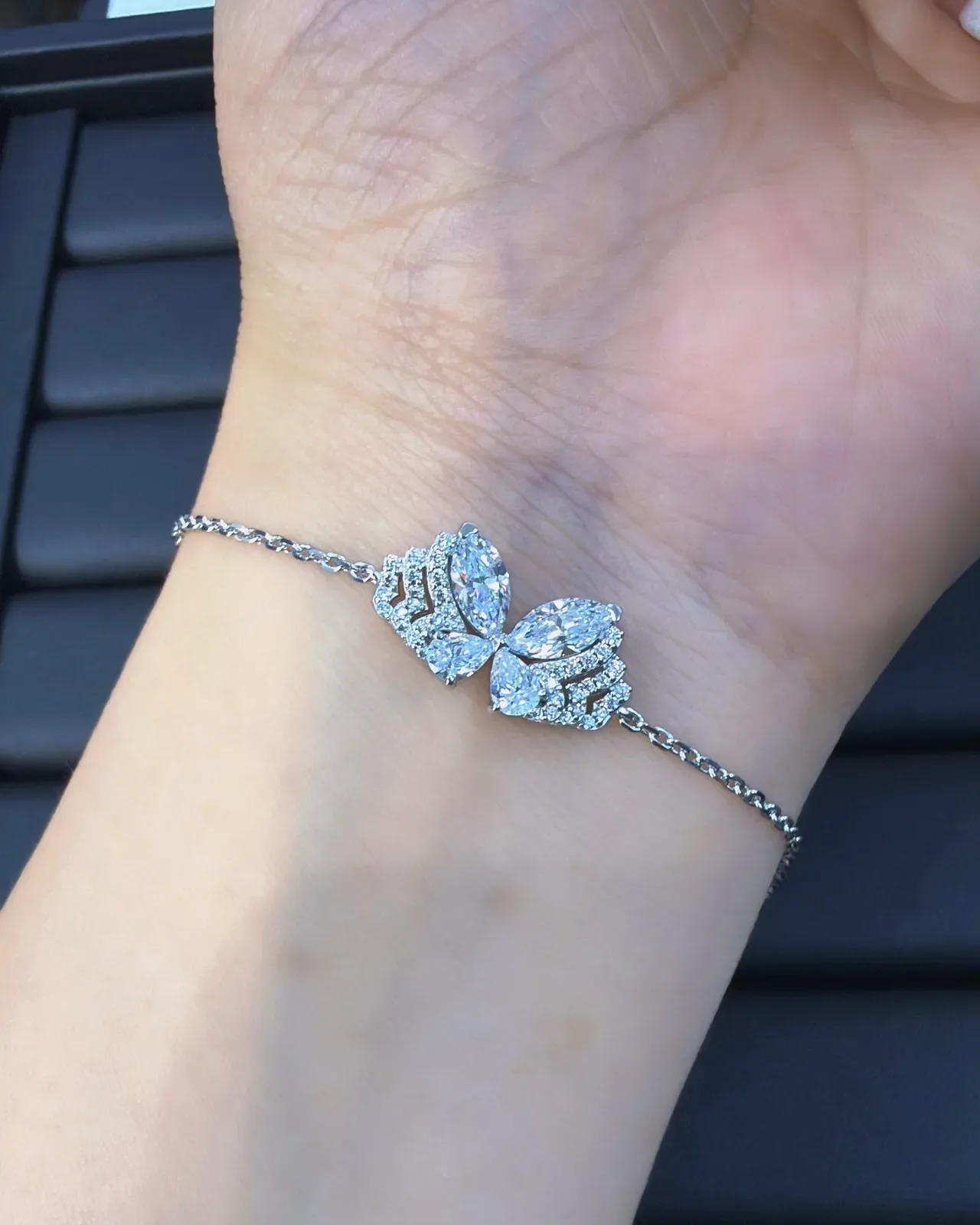 Bracelet Tiffany & Co. argent blanc motif floral pierres taille marquise 2
