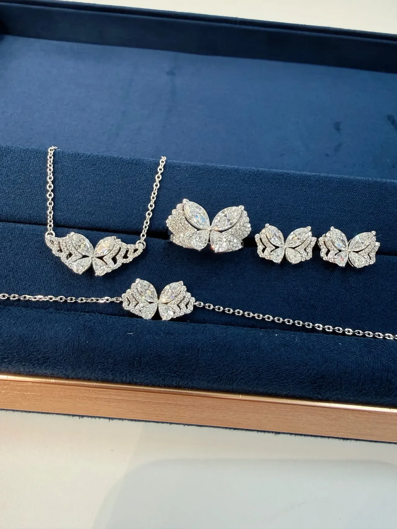 Bracelet Tiffany & Co. argent blanc motif floral pierres taille marquise 4