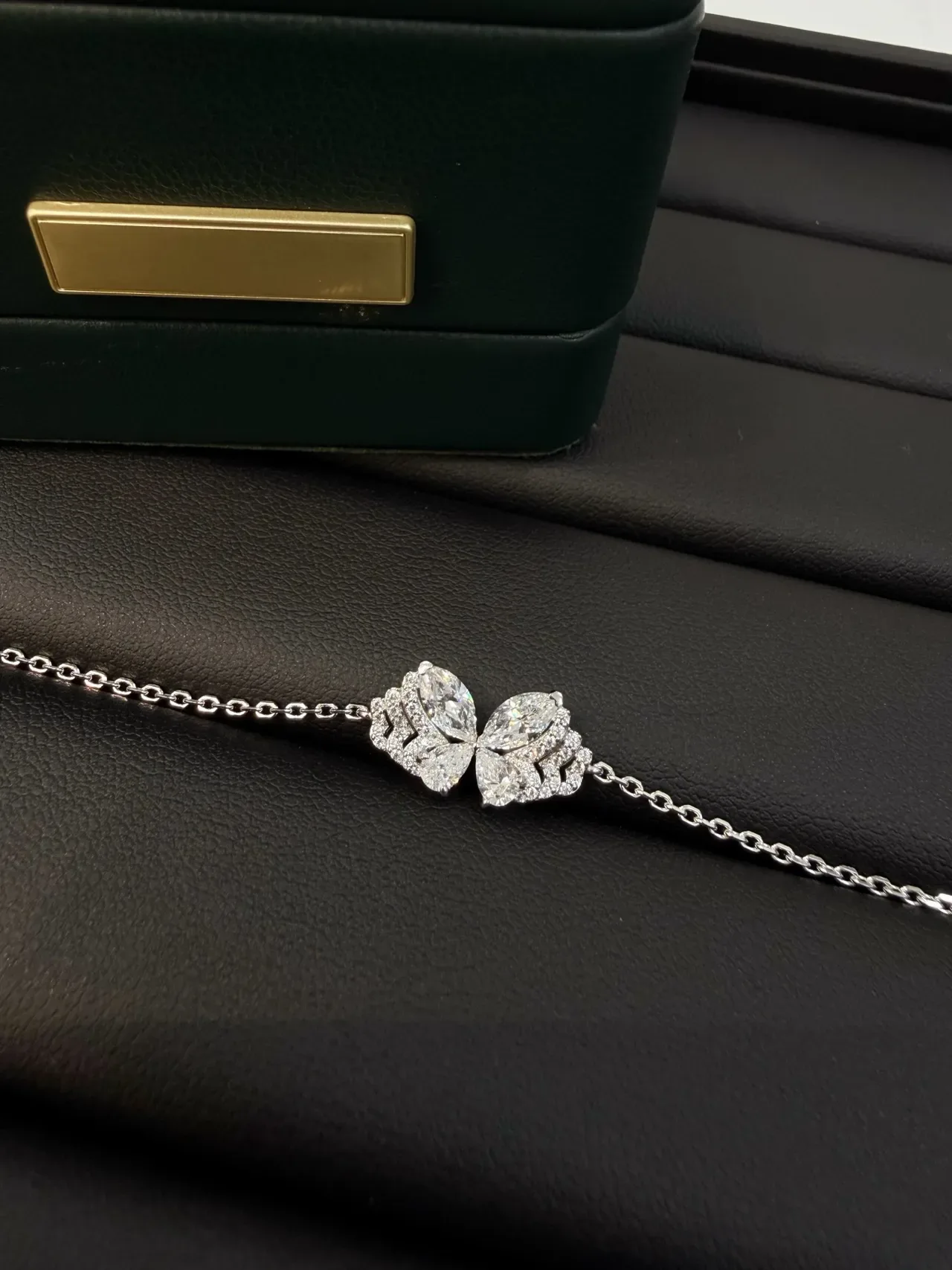 Bracelet Tiffany & Co. argent blanc motif floral pierres taille marquise 5