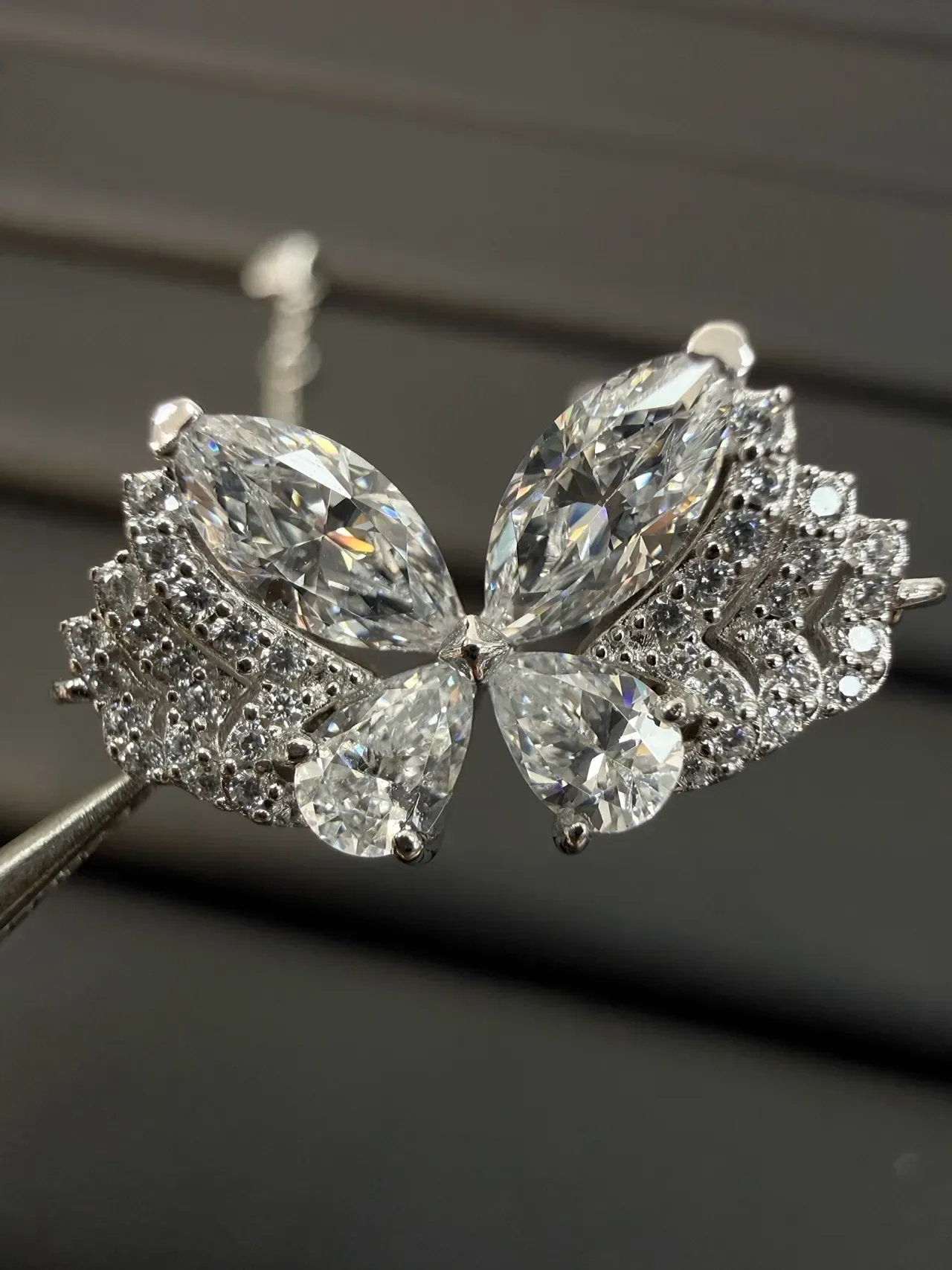 Bracelet Tiffany & Co. argent blanc motif floral pierres taille marquise 8