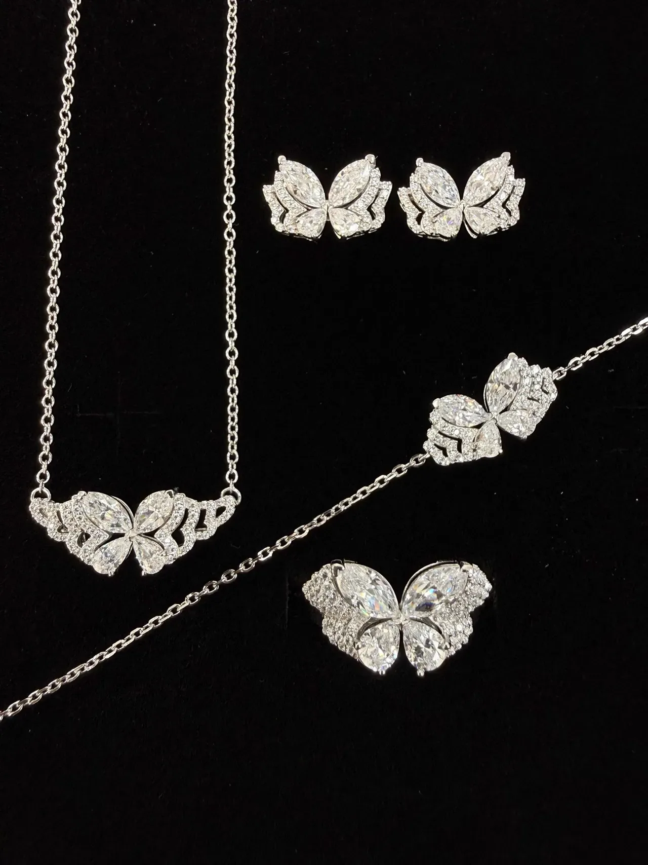 Bracelet Tiffany & Co. argent blanc motif floral pierres taille marquise 9