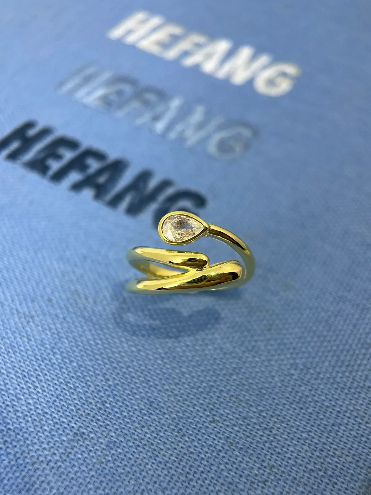 Tiffany & Co. سبليت شانك بير كت حجر خاتم 9