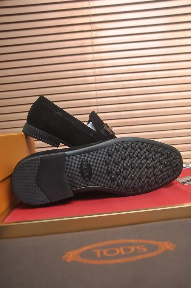 Loafer Tod's de camurça preto com fivela de metal H-Bar prateada 3