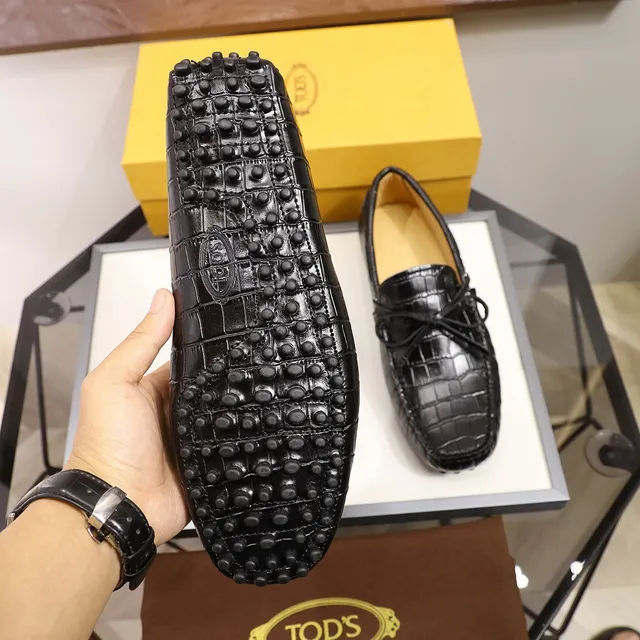 Tod's Gommino Loafer काला क्रोकोडाइल एम्बॉस्ड लेदर पपड़ी लोफर्स 2