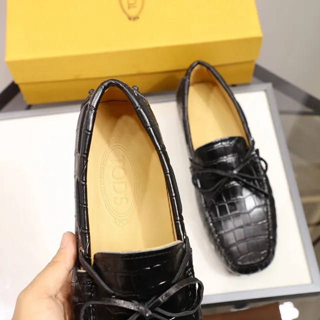 Tod's Gommino Loafer काला क्रोकोडाइल एम्बॉस्ड लेदर पपड़ी लोफर्स 4