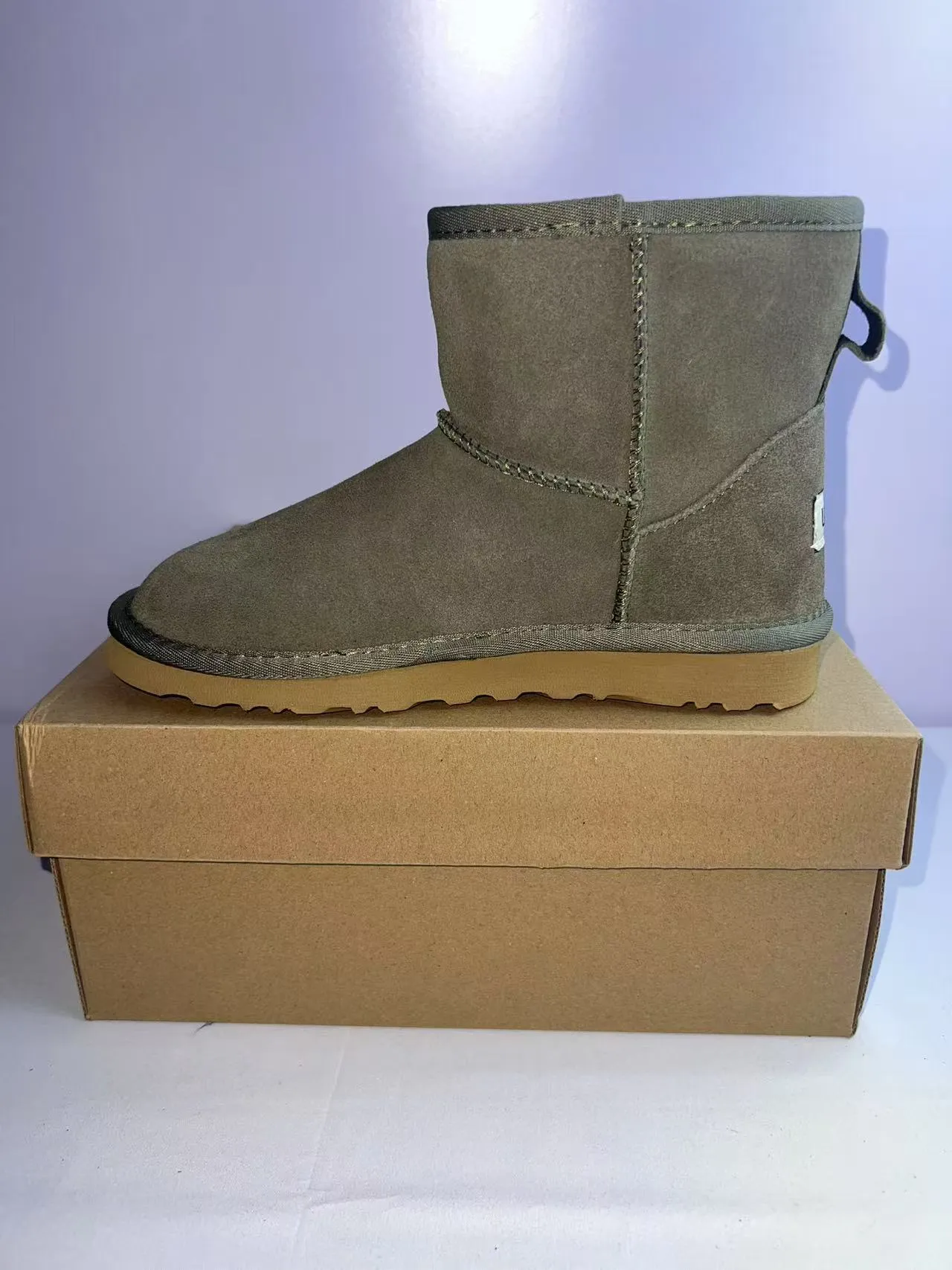 UGG 军绿色米色麂皮上弹性侧缝雪靴 4