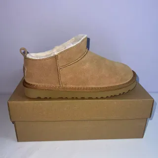 UGG 米白羊皮鞋面羊毛内里雪靴