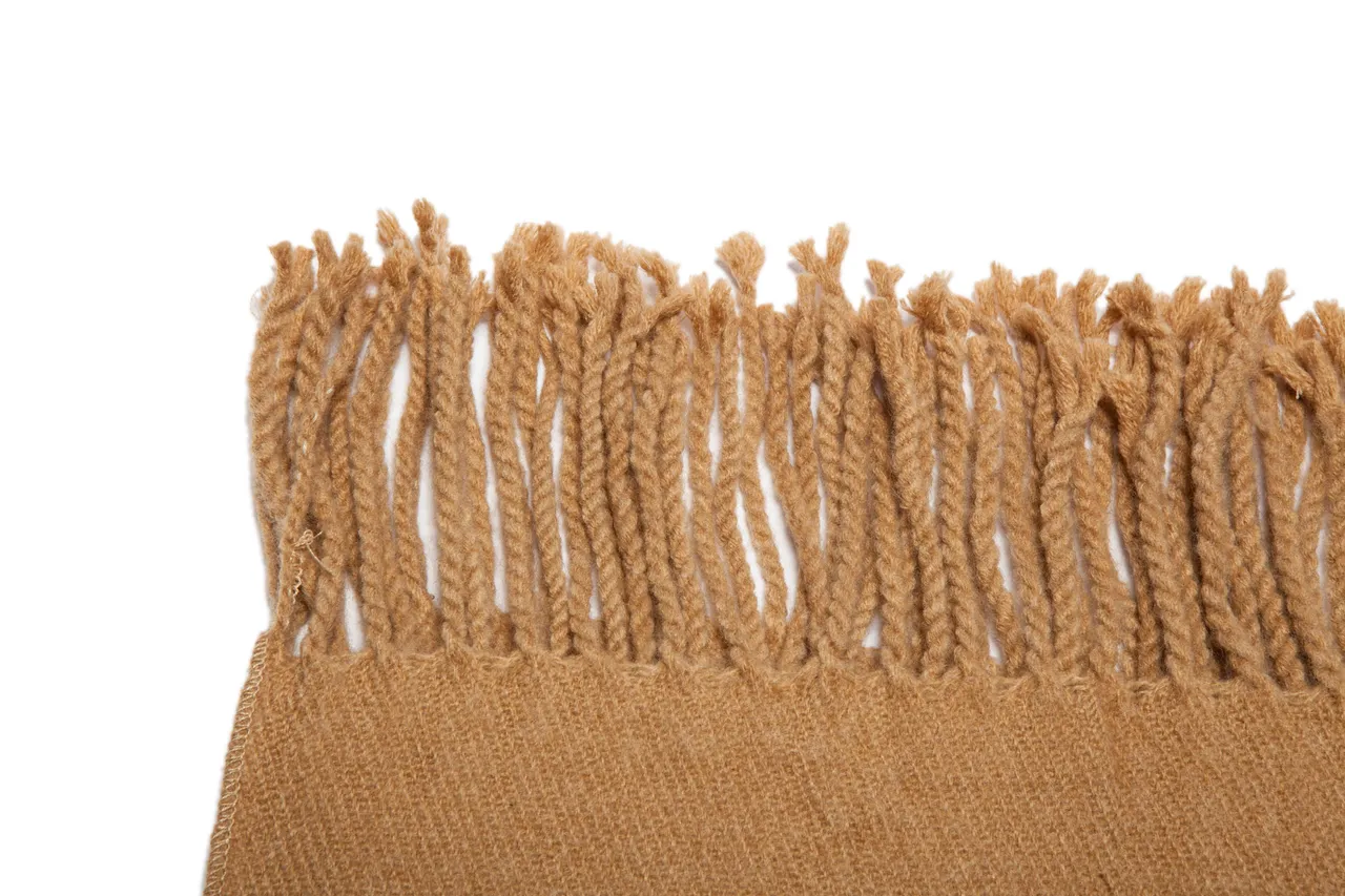 UGG Cachecol de cashmere bege trançado com franjas 13