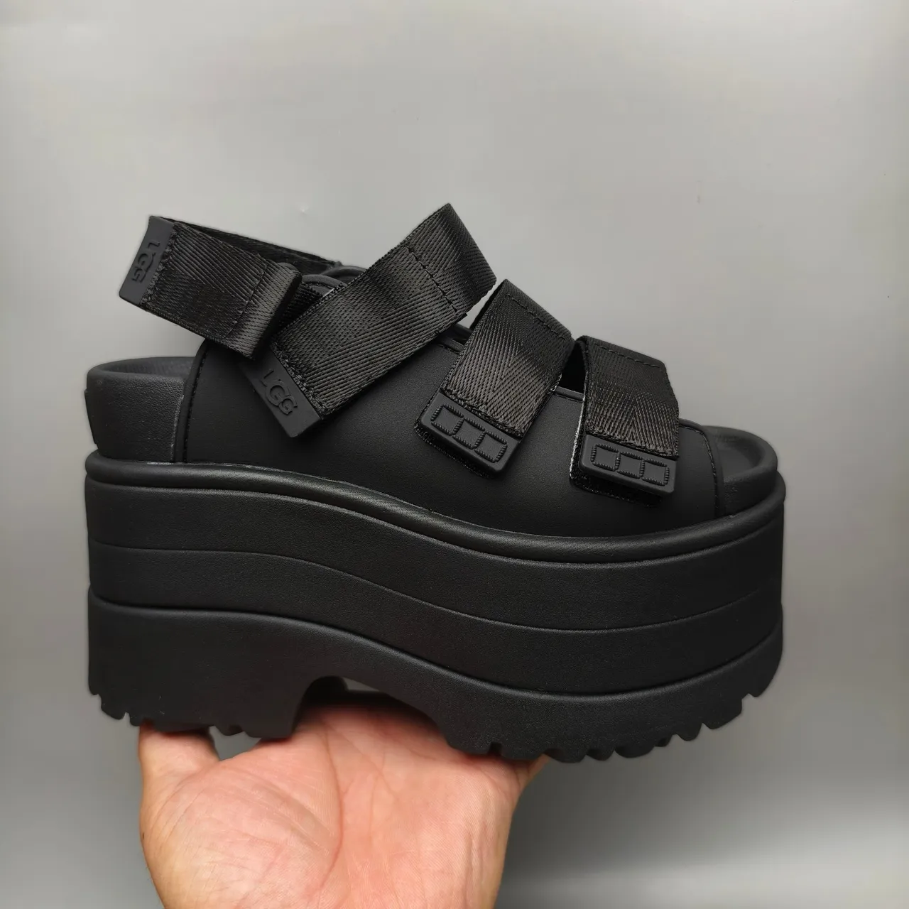UGG Sandales Casual Noir Solaire Plateforme Fermeture Multi-Strap 2
