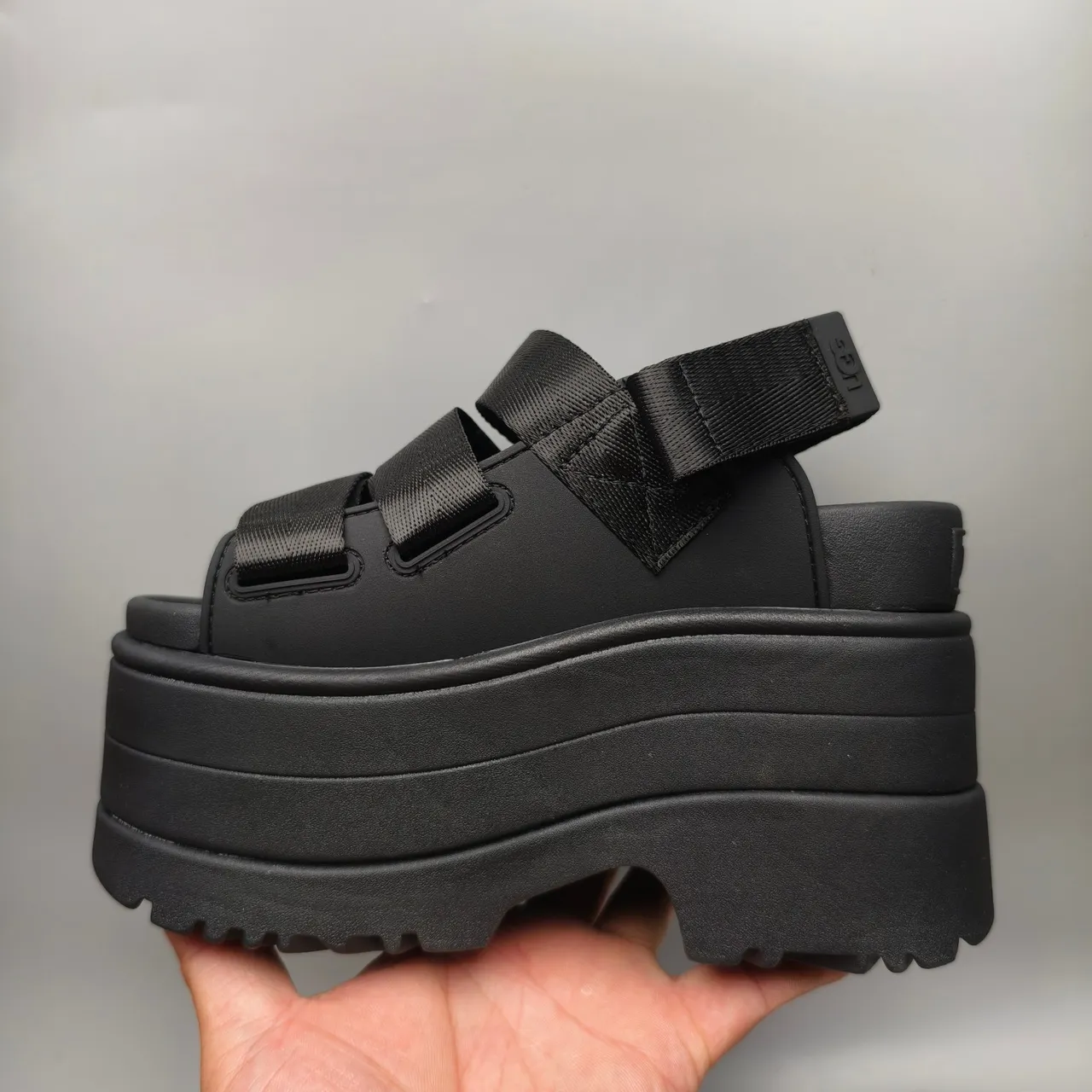 UGG Sandales Casual Noir Solaire Plateforme Fermeture Multi-Strap 7