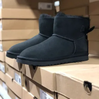 UGG काला स्यूड ऊपरी शियरलिंग लाइन कफ स्नो बूट