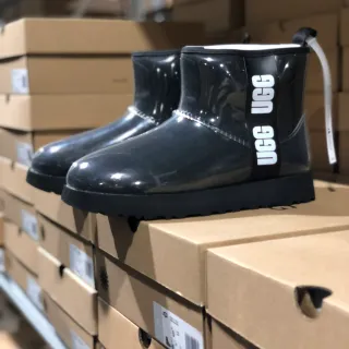 UGG 黑色白色光泽透明侧面标志带雪靴