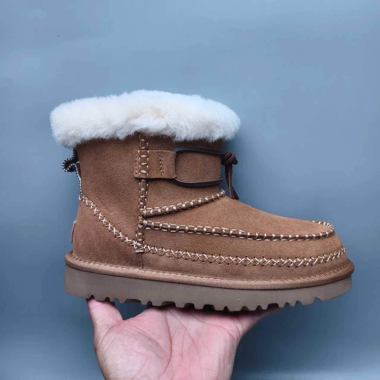 UGG Botas de Nieve Marrón Beige de Ante con Forro de Cordero y Puño 2