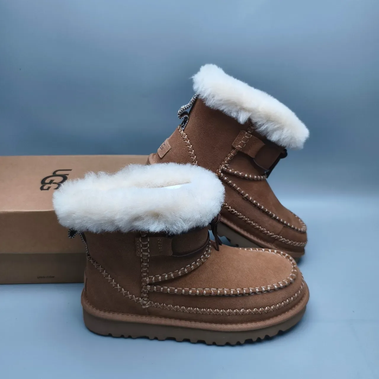 UGG Botas de Nieve Marrón Beige de Ante con Forro de Cordero y Puño 6