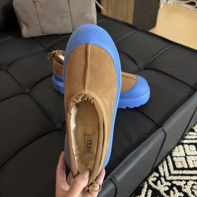 UGG 棕蓝一脚蹬羊毛里雪靴 3
