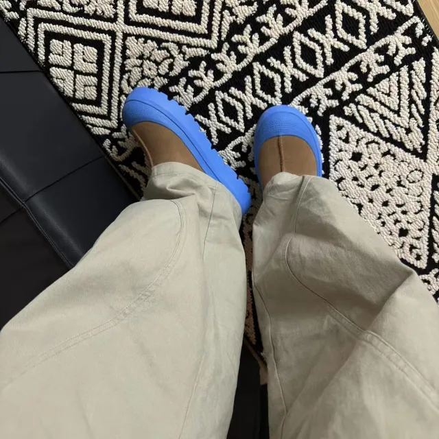 UGG 棕蓝一脚蹬羊毛里雪靴 8
