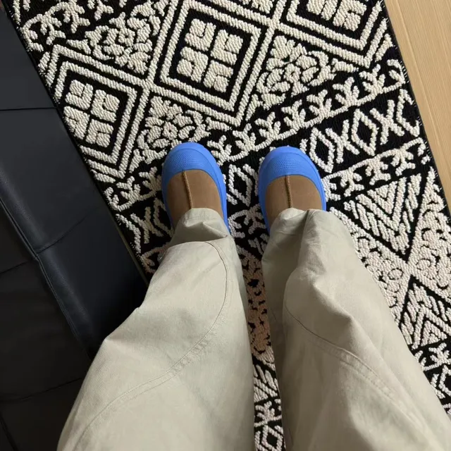 UGG 棕蓝一脚蹬羊毛里雪靴 9