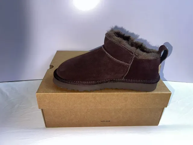 UGG Classic Mini 棕色麂皮羊毛内里雪靴 3