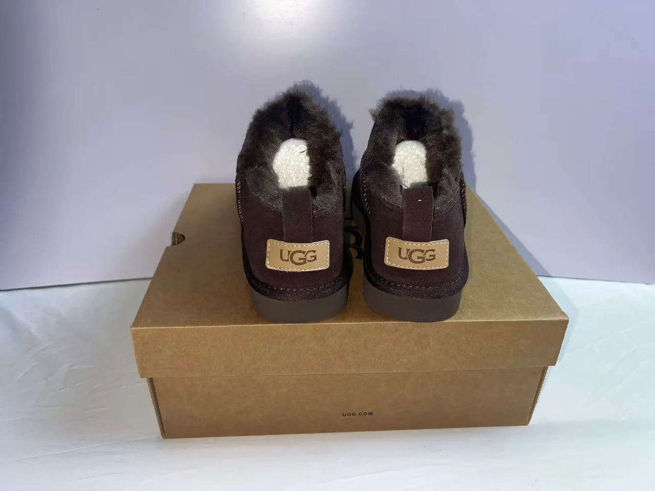 UGG Classic Mini 棕色麂皮羊毛内里雪靴 4