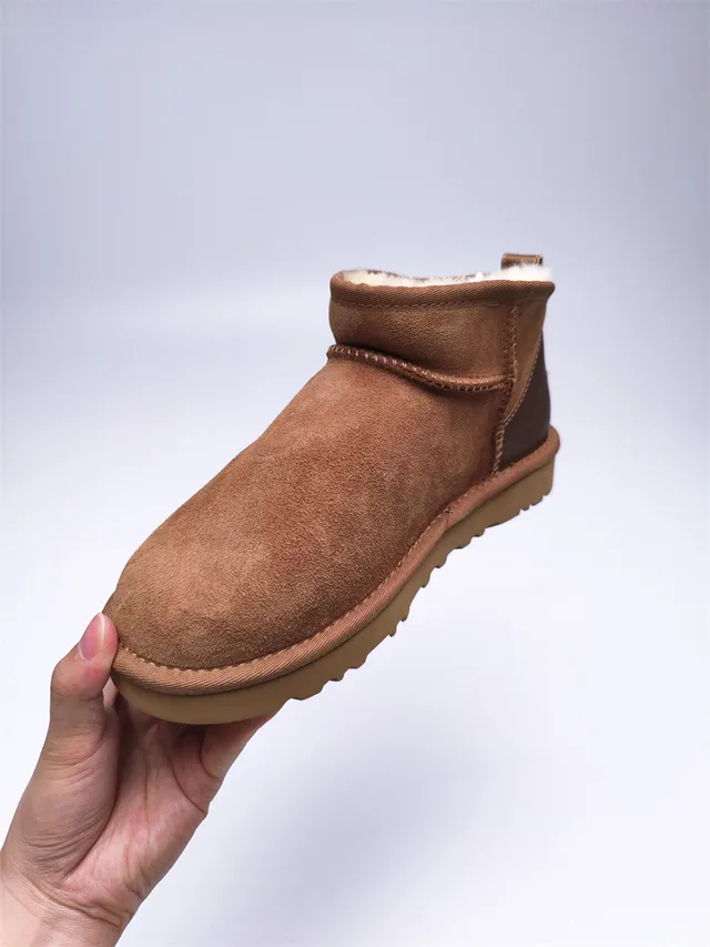 UGG经典迷你栗棕麂皮羊毛里雪靴 4