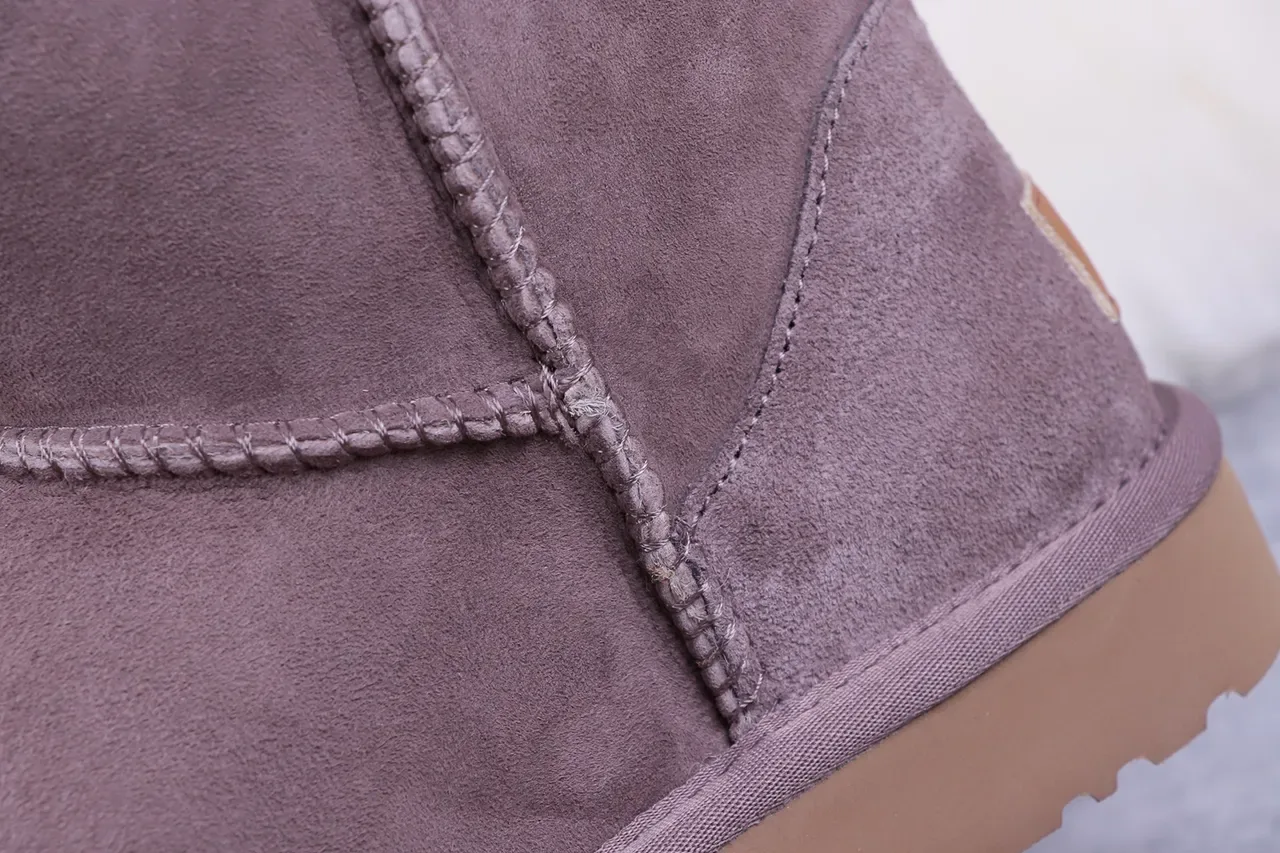UGG क्लासिक मिनी डस्टी मोवे सूड शियरलिंग-लाइंड स्नो बूट 3