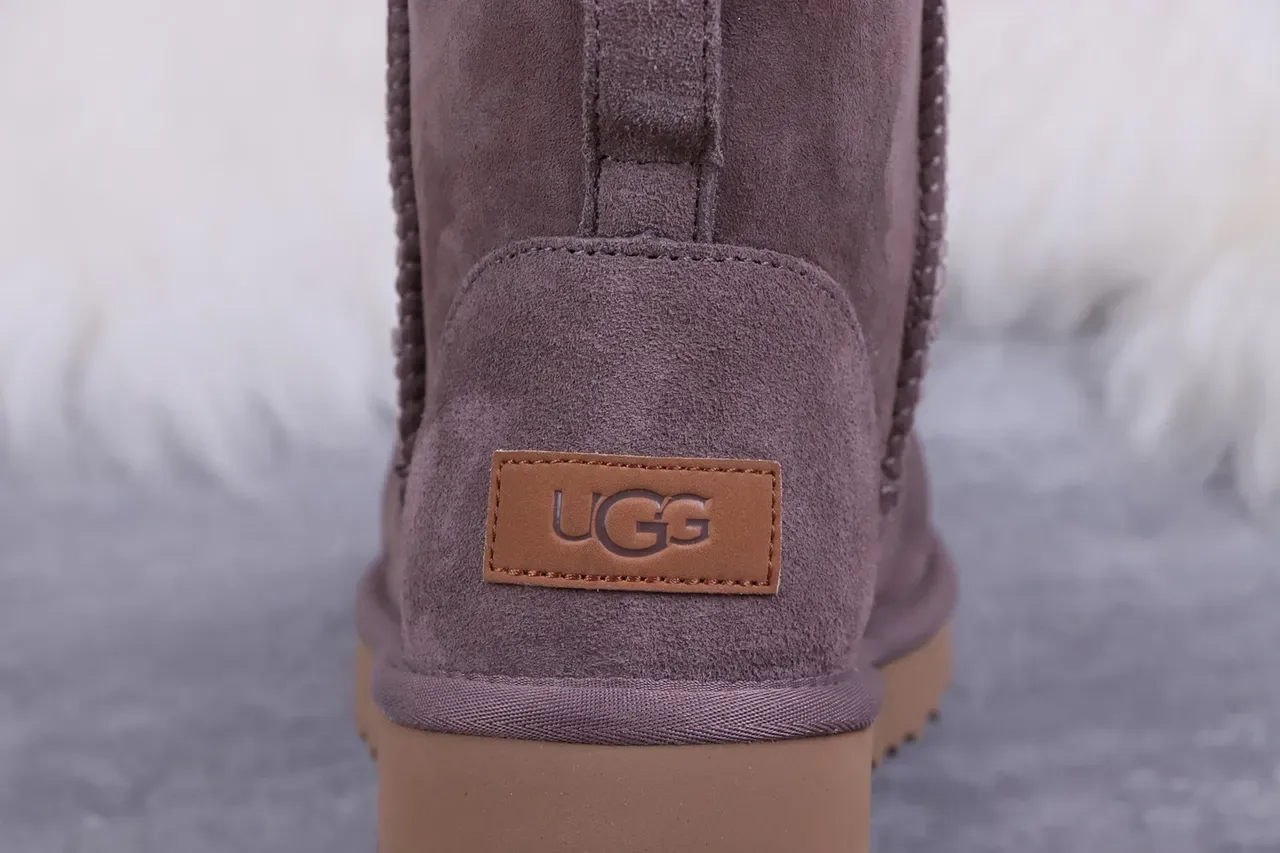 UGG क्लासिक मिनी डस्टी मोवे सूड शियरलिंग-लाइंड स्नो बूट 5
