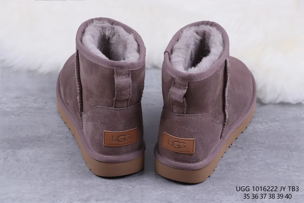 UGG क्लासिक मिनी डस्टी मोवे सूड शियरलिंग-लाइंड स्नो बूट 8