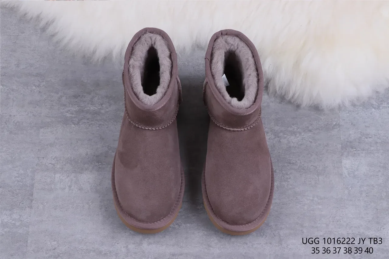 UGG क्लासिक मिनी डस्टी मोवे सूड शियरलिंग-लाइंड स्नो बूट 9