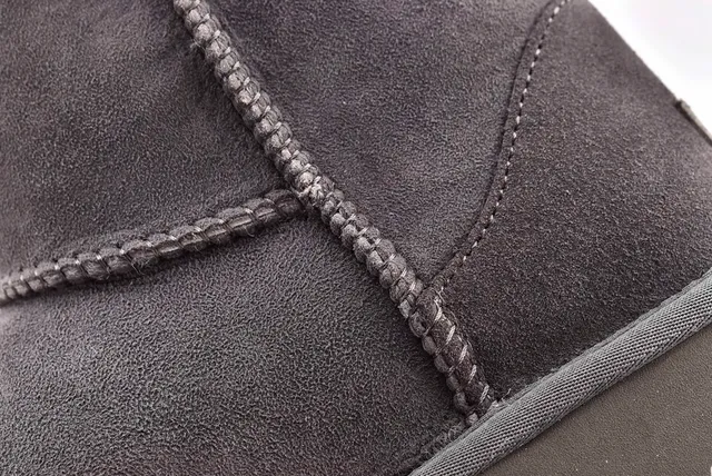 UGG Classic Mini 灰麂皮羊毛内里雪靴 4