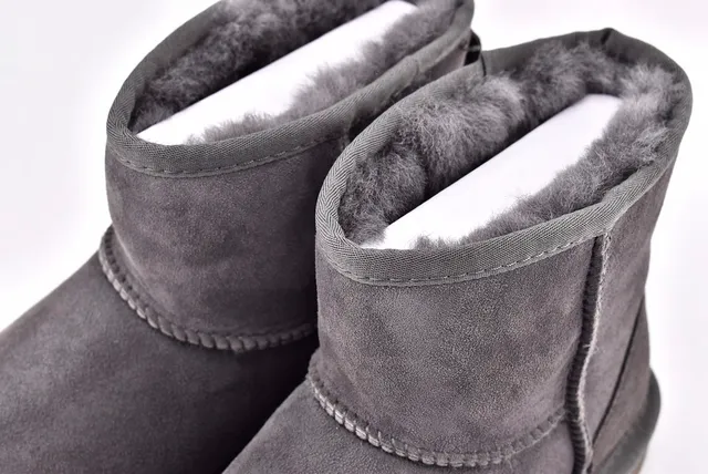 UGG Classic Mini 灰麂皮羊毛内里雪靴 10