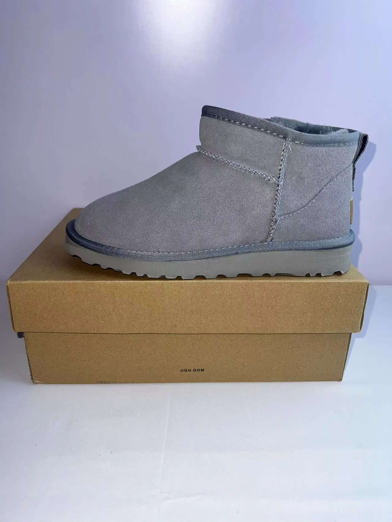 UGG Classic Mini Botas de Nieve de Ante Gris 3