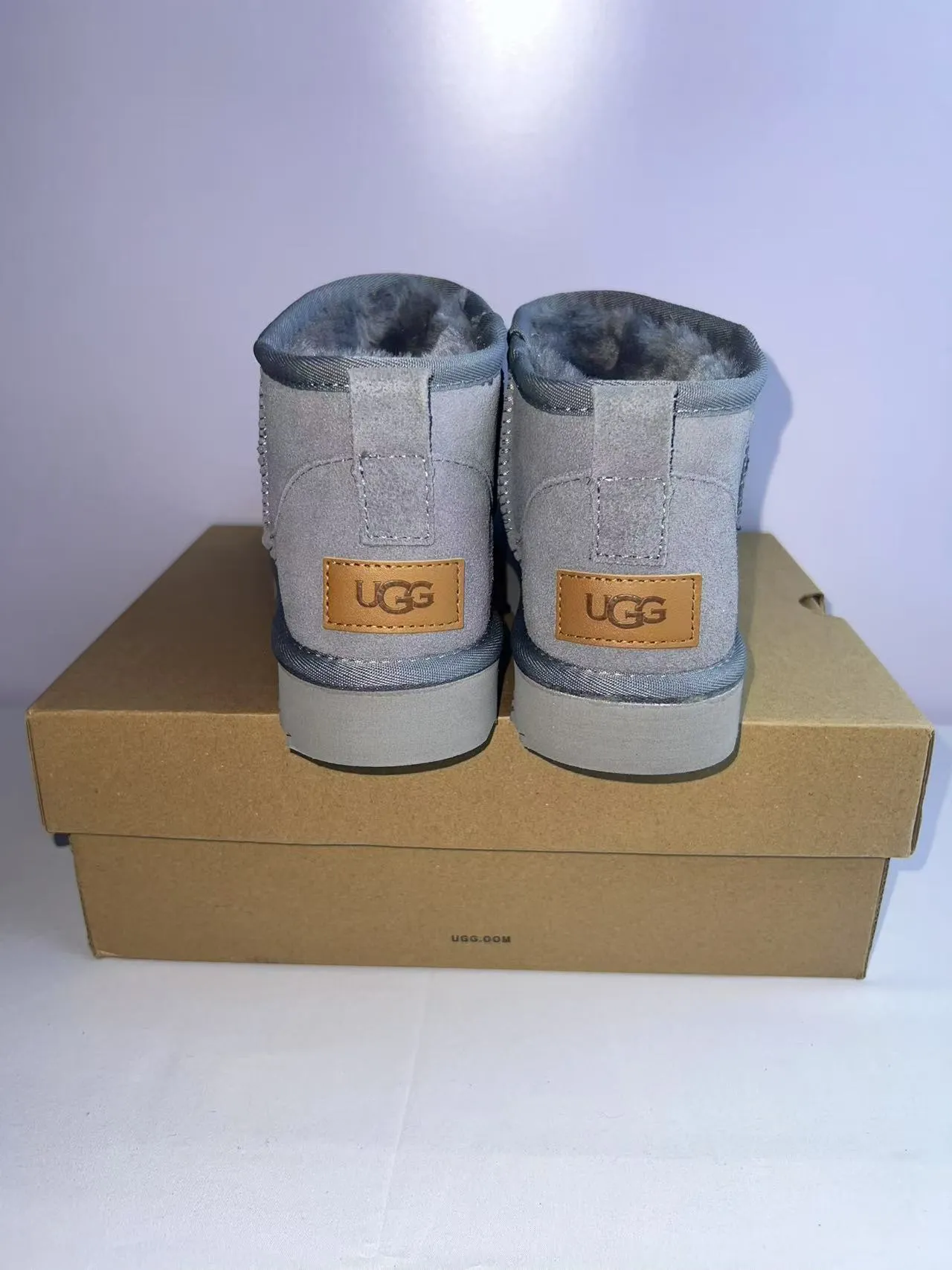 UGG Classic Mini Botas de Nieve de Ante Gris 4