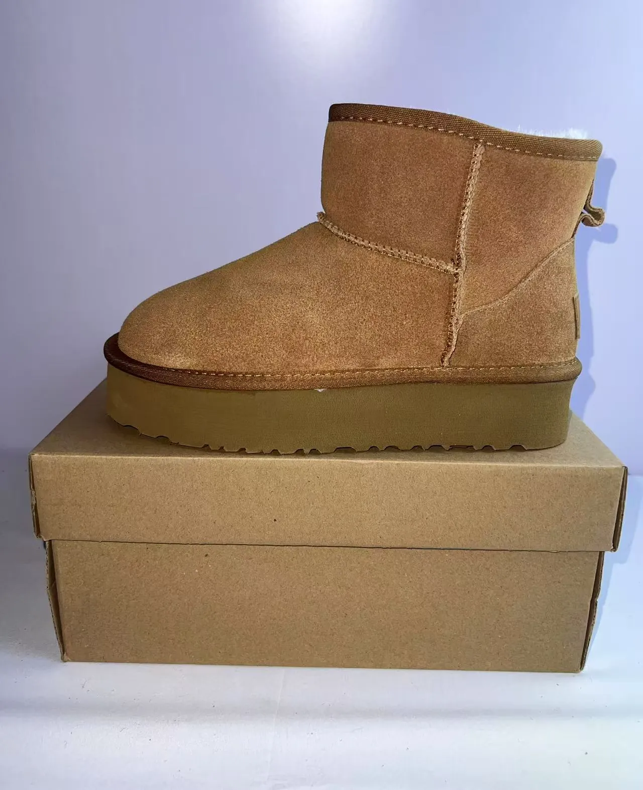 UGG Clásico Mini Plataforma Ante Tan Botas de Nieve 4