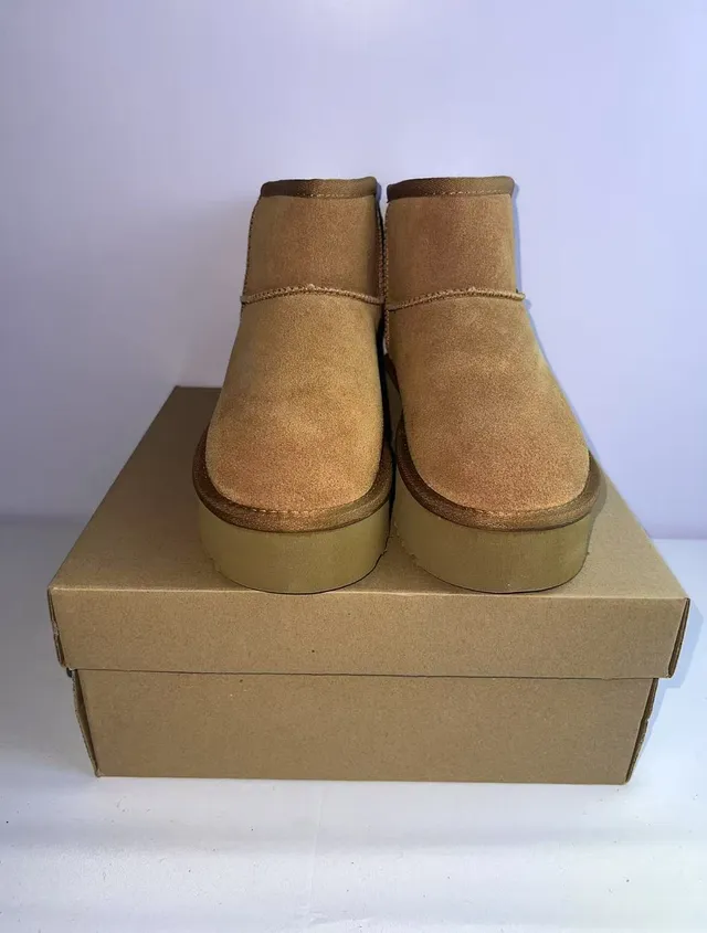 UGG Clásico Mini Plataforma Ante Tan Botas de Nieve 5