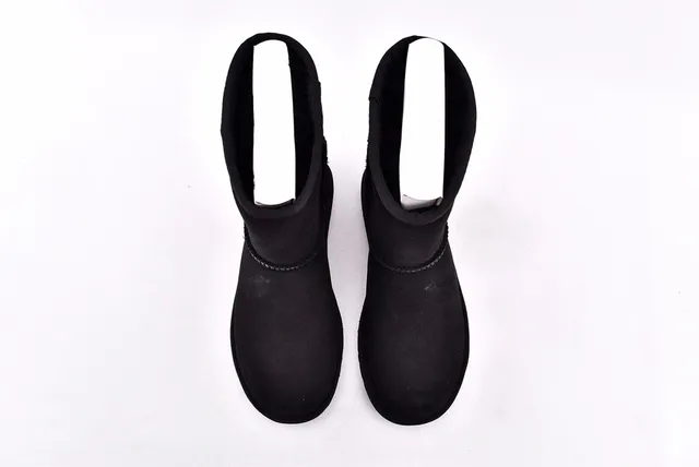 UGG Classic Short 黑色雪地靴 3