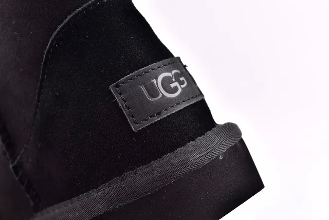 UGG Classic Short 黑色雪地靴 5
