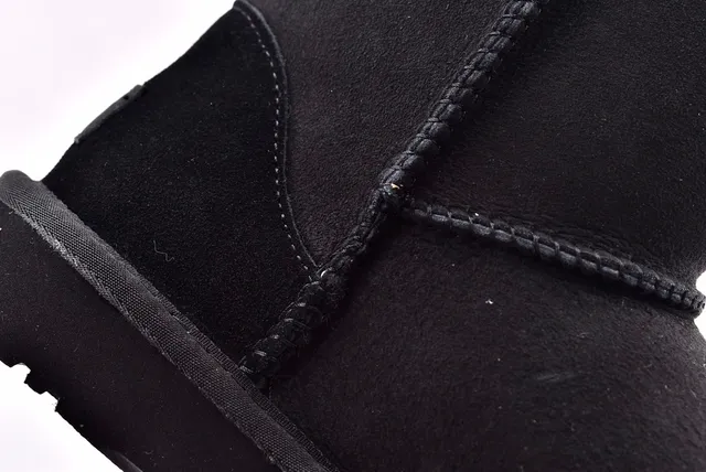 UGG Classic Short 黑色雪地靴 6
