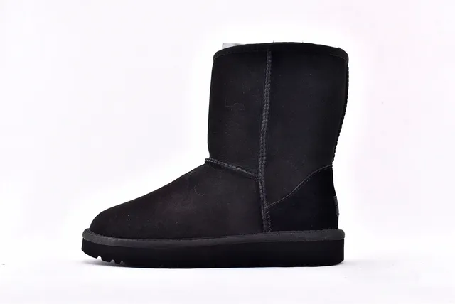 UGG Classic Short 黑色雪地靴 8