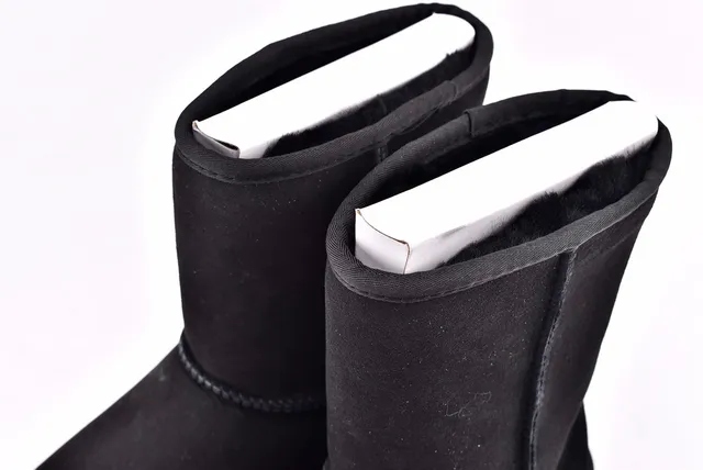 UGG Classic Short 黑色雪地靴 10