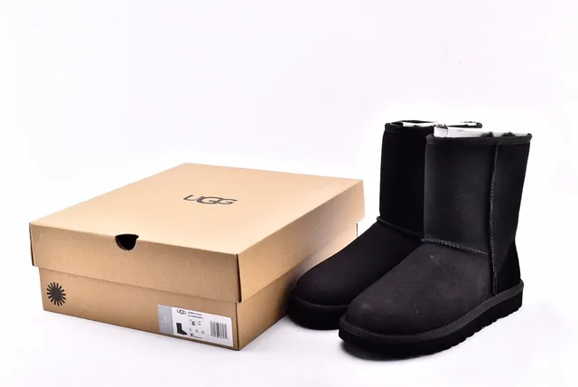 UGG Classic Short 黑色雪地靴 14