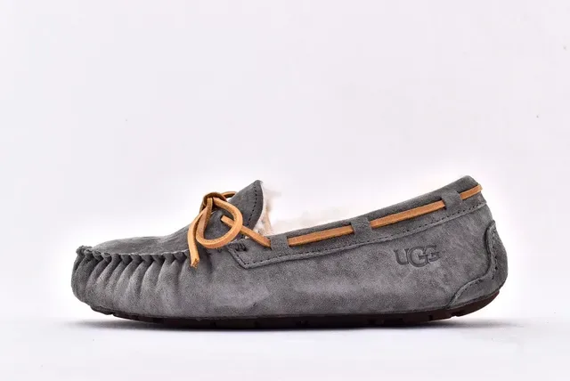 UGG Dakota 炭灰色麂皮羊毛里乐福鞋 8