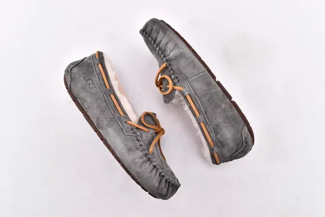 UGG Dakota 炭灰色麂皮羊毛里乐福鞋 12