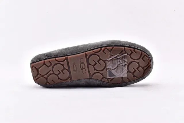 UGG Dakota 炭灰色麂皮羊毛里乐福鞋 13
