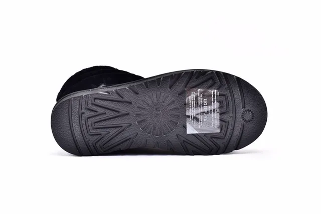 UGG Fuff Mini Bottes de Neige Matelassées Noires à ourlet de Peau de Mouton 13