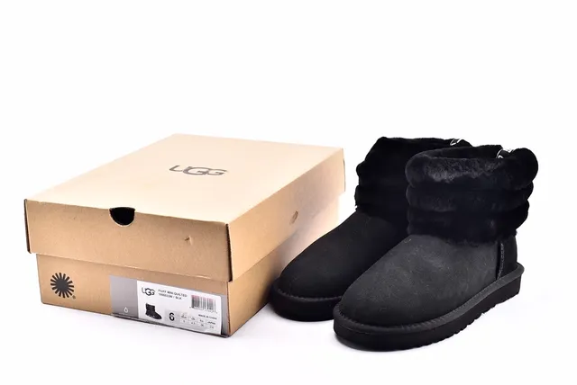 UGG Fuff Mini Bottes de Neige Matelassées Noires à ourlet de Peau de Mouton 15